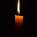 1200px-Candle