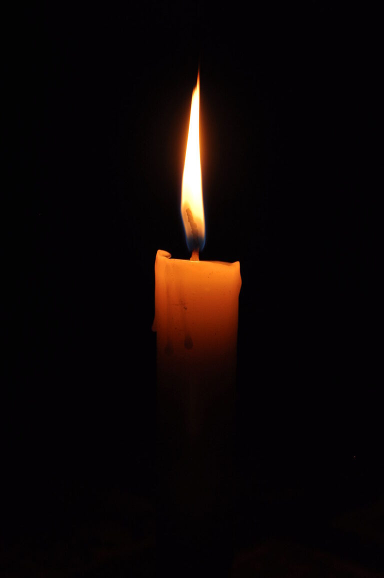 1200px-Candle